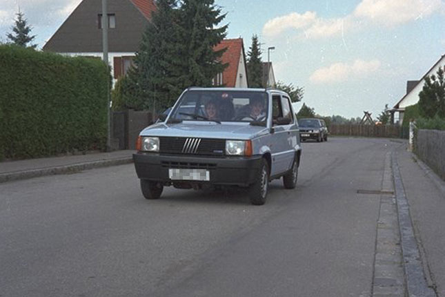 Der Autor dieser Zeilen absolvierte seine erste Fahrt am 18. Geburtstag in einem himmelblauen Exemplar mit 34 PS (trumte aber von einem weien Fiat Uno und stieg schon bald auf einen Golf um)