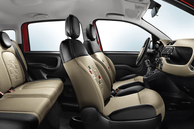 Blick ins Panda-Interieur: Mehr Platz, mehr Komfort, mehr Sicherheit. Das Auto ist jetzt als Fnfsitzer zugelassen