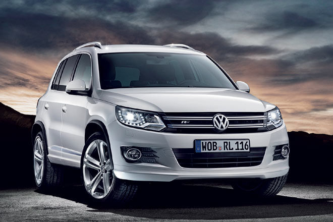 Der VW Tiguan ist jetzt wieder mit einem R-Line-Paket lieferbar. Es ist gebunden an die Linie »Sport & Style« und umfasst voll lackierte, modifizierte Stofnger, »