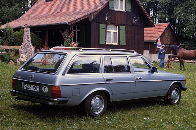 Wir nutzen die Gelegenheit gerne, noch ein Bild des Wagens zu zeigen, ist der 123er doch fraglos einer der besten und solidesten Mercedes aller Zeiten gewesen