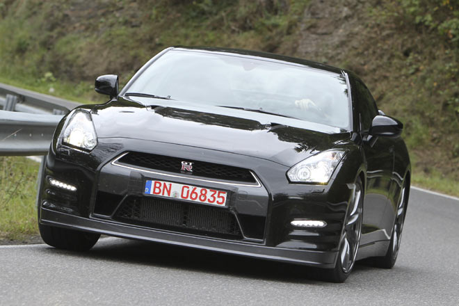 Der Nissan GT-R wird noch schrfer. Zum Modelljahr 2012 erstarkt der Supersportwagen um 20 auf 550 PS