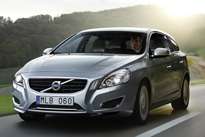 Bis auf die zusätzliche &raquo;Tankklappe&laquo; am vorderen Kotflügel gibt sich der Diesel-Hybrid äußerlich nicht zu erkennen