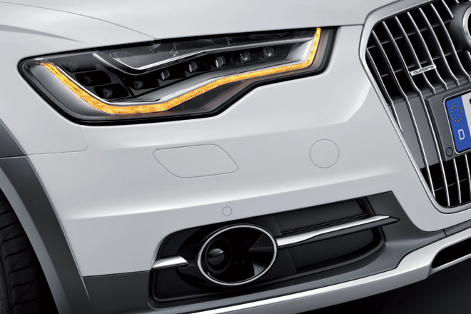 ... den optionalen Voll-LED-Scheinwerfern, die mit ihrem langen Blinkerband zweifellos markant sind