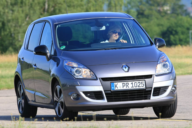 In Deutschland mäßig, in Europa sehr erfolgreich: Unterwegs im Renault Scénic. Das Design geht in Ordnung, zeigt aber durchaus Potential für eine Auffrischung