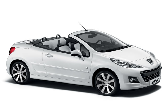 Das Auto ist nicht mehr das jngste, wirkt aber noch immer gut: Der Peugeot 207 CC ist jetzt auch als Sondermodell »Roland Garros« zu haben