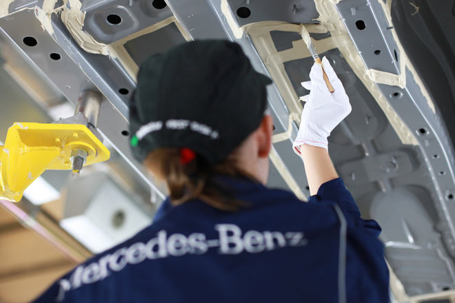 Fugenabdictung per Pinsel: Das sieht nicht nach Premium aus, ist aber Standard