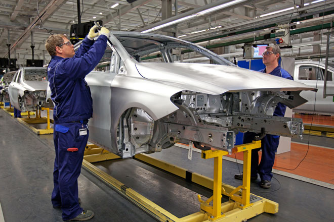 Derzeit arbeiten rund 2.500 Menschen in dem Werk, 3.000 sollen es mindestens werden