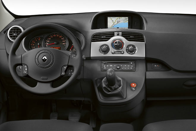 ... im Renault Kangoo. Insgesamt ist die Verwandtschaft beider Modelle auch hier klar ersichtlich