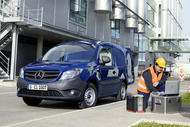 Wie beim Plattform-Spender Renault Kangoo gibt es auch eine auffallend kurze Version, die in den Proportionen merkwrdig wirkt