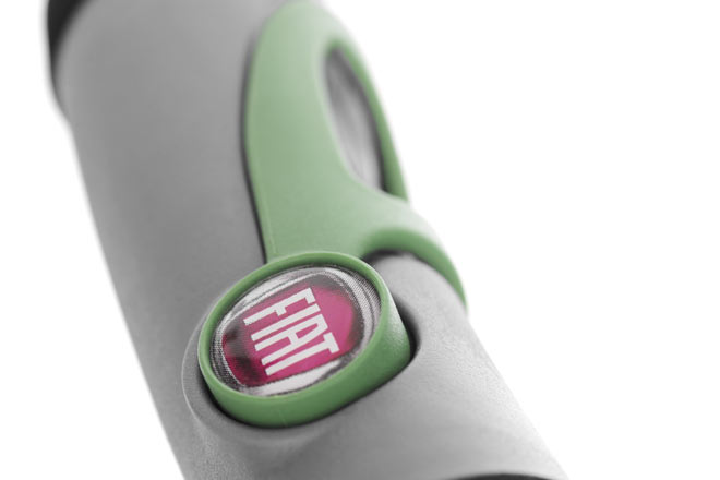 Der Handgriff trgt das Fiat-Logo