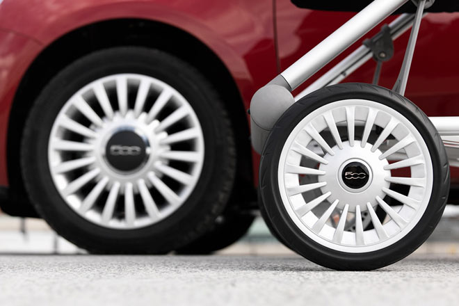 Vor allem die Rder orientieren sich am greren Kinderwagen. Soweit ersichtlich, verzichtet Seed/Fiat am Kinderwagen praktischerweise auf Luftreifen