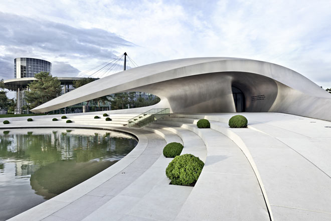 Am 12. Juni 2012 wurde mit dem Porsche-Pavillon in der Autostadt der erste grere Neubau in der 12jhrigen Geschichte des Themenparks erffnet