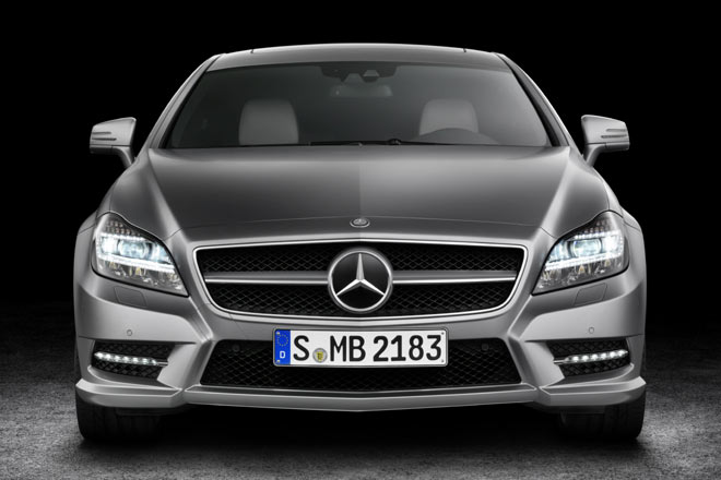 Mercedes-typisch gibt es zur Markteinfhrung ein Sondermodell »Edition 1«. Erstmals kombiniert der Autobauer LED-Vollscheinwerfer mit dem »Intelligent Light System«