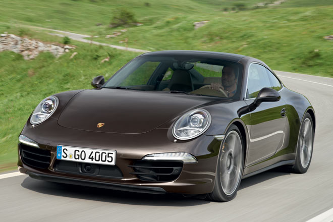 Ziemlich genau ein Jahr nach der Prsentation der neuen, siebten 911-Generation zeigt Porsche nun die Allrad-Modelle als erste Erweiterung