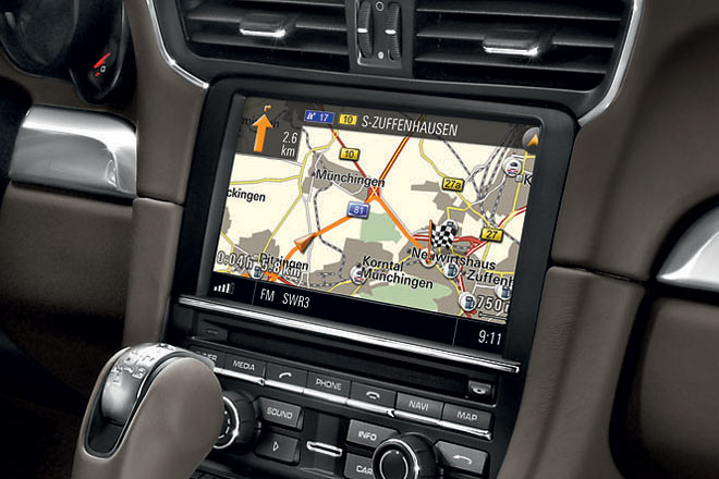 Feiner Perfektinismus: Die Fotos hat Porsche bis ins Detail arrangiert – die Uhrzeit im 911 ist 9:11