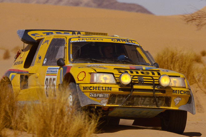 In seiner Rallye-Version »Turbo 16« mit Mittelmotor-Allrad-Konzept war der 205 auch im Motorsport erfolgreich, hier bei der Rallye Paris-Dakar 1987