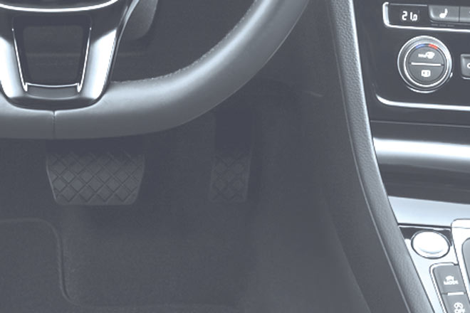 Sehr schade: VW hlt nicht am schneren und praktischeren stehenden Gaspedal fest, sondern montiert wieder ein hngendes