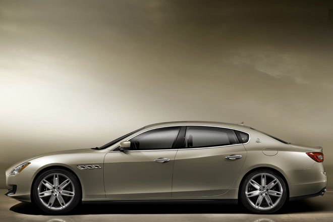 Die drei Luftauslsse im vorderen Radhaus als charakteristisches Merkmal bleiben erhalten, neu ist die feine Grtellinie von dort bis zu den Rckleuchten und »