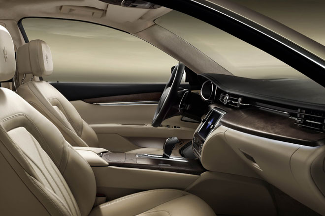 Das Interieur prsentiert sich edel und »