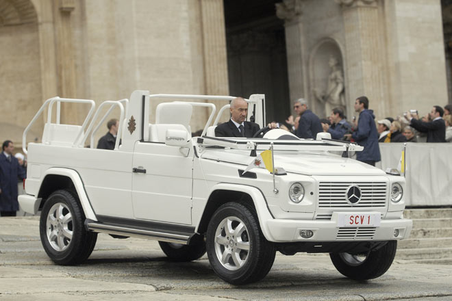 Für gutes Wetter steht dem Papst außerdem ein offenes G-Modell (G 500 Guard) zur Verfügung, das 2007 ausgeliefert wurde