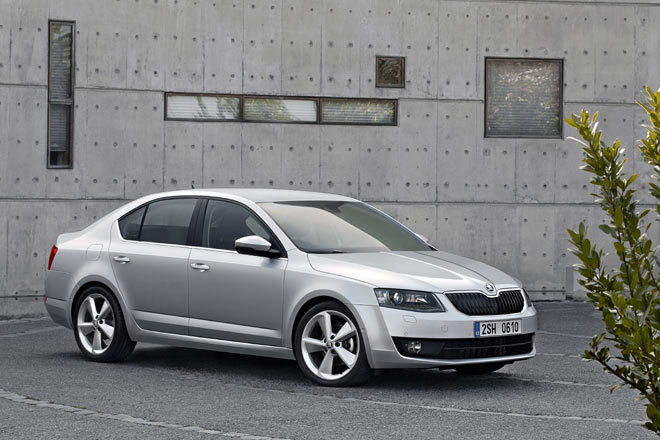 Gestatten, Škoda Octavia, dritte (neuzeitliche) Generation. Der Ableger von VW Golf VII, Seat Leon, Audi A3 & Co. kommt im Frühjahr 2013 zu den Händlern