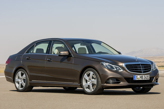 Kostete bisher selbst in den PS-starken Achtzylindern Xenon-Licht Aufpreis, so ist fortan nicht nur das Tagfahr-, sondern auch das Abblendlicht in LED-Technik ausgefhrt – serienmig