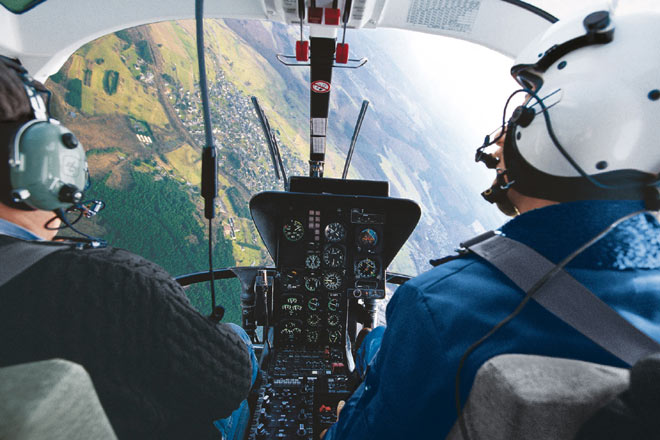 Blick aus dem Cockpit einer BO 105. Dieser Hubschrauber-Typ wird inzwischen nicht mehr eingesetzt