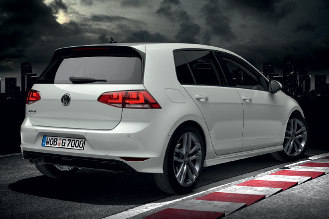 Das Exterieur-Paket umfasst u.a. spezielle Stofnger, Schwellerverbreiterung, einen vergrerten Heckspoiler und »