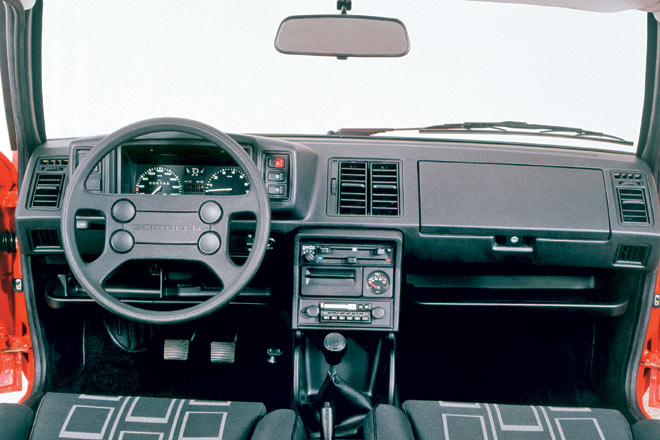 Schon etwas moderner wirkt dagegen das Interieur des Scirocco II