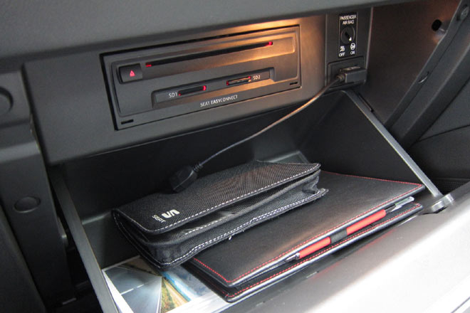 Würde Seat den CD-Player im Handschuhfach weglassen, den man im Zeitalter von Bluetooth und Speicherkarten leicht entbehren kann, könnte es noch günstiger sein