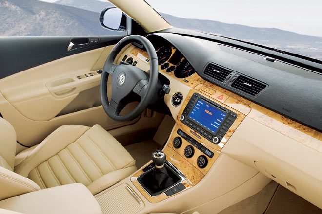 Der Blick ins B6-Interieur gefllt: Die meisten Kunden whlten indes Alu-Applikationen anstelle des Holzes