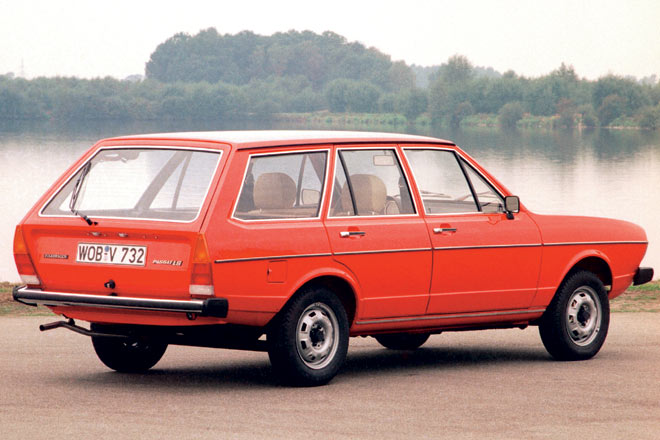 ... bald der Kombi, der schon damals Variant hie. Ob Leuchten, Spiegelchen, Auspuff, Wischer oder Stahlrdchen – aus heutiger Sicht wirkt das Auto recht gruselig