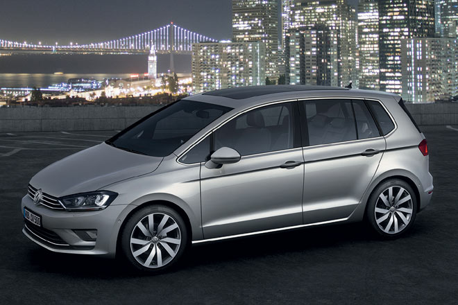 Auf der MQB-Basis von Golf VII & Co. bietet der Sportsvan wiederum eine höhere Sitzposition und mehr Variabilität der Rücksitze