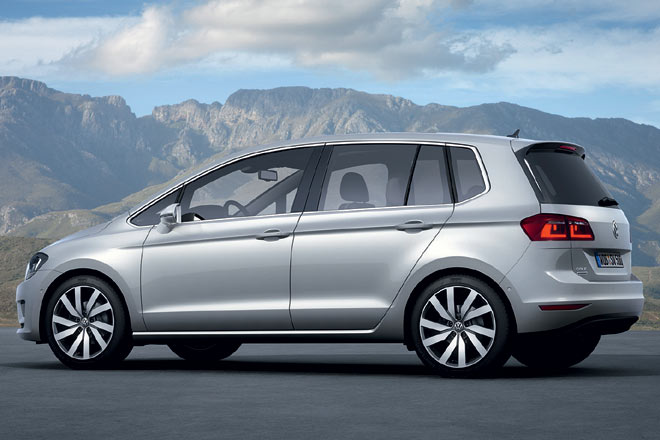 Wichtigste Design-Neuheiten sind das zusätzliche Fenster in der C-Säule, das vergrößerte Dreicksfenster vor dem nun stehenden Außenspiegel und die Chromeinfassung des Fensterbands