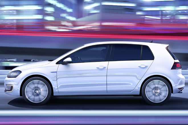 Den GTE wird es nicht als Dreitrer geben, Voll-LED-Scheinwerfer inklusive LED-Blinker sind serienmig. Der GTE rollt in der Basis auf 16 Zoll kleinen Rdern, das Fotomodell auf 18-Zllern