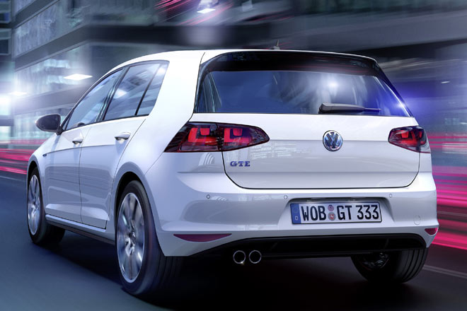 Am Heck soll es ebenfalls die LED-Leuchten geben, das Fotomodell aber trgt die regulren. Doppel-Auspuff wie beim normalen TSI