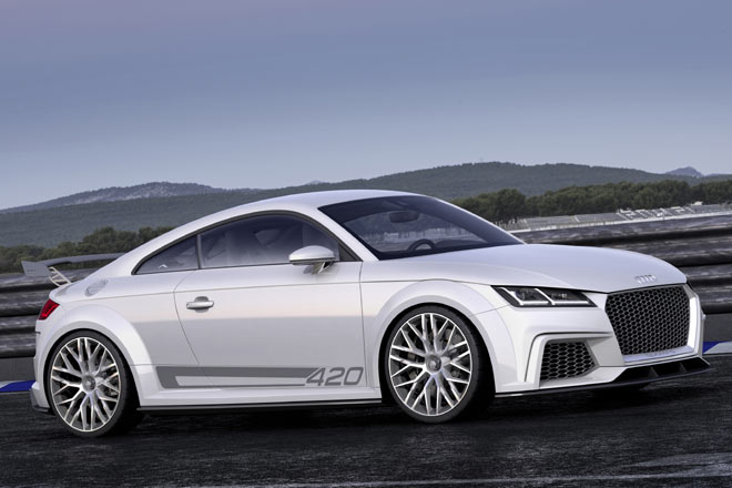 ... das Showcar Audi TT quattro sport concept gezeigt. Im Gegensatz zum bisherigen TT RS arbeitet hier der Vierzylinder, den die Ingenieure auf nicht weniger als 420 PS aufgeblasen haben