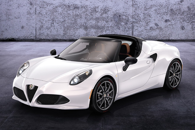 Das Auto wird Anfang 2015 weitestgehend unverndert auf den Markt kommen. Der Zweisitzer erhlt ein Stoffverdeck und einen berrollbgel aus Kohlefaser