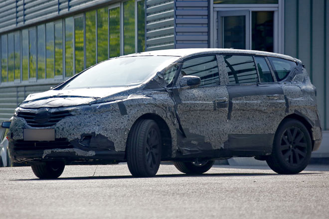 Renault testet den neuen Espace. Die fnfte Generation des groen Vans wird flacher und sportlicher daherkommen