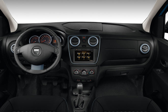 Das Interieur hat Dacia mit einigen blauen Akzenten aufgepeppt, die zur neuen, optionalen Auenlackierung passen