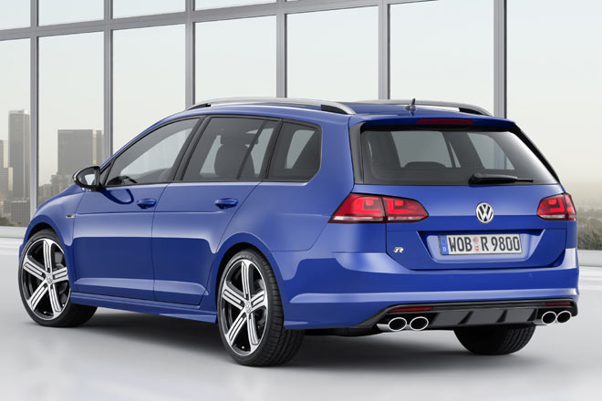 Volkswagen bringt den strksten Serien-Golf jetzt erstmals auch als Kombi. Selbst der R-Variant muss auf LED-Rckleuchten verzichten, die heute manche Kleinstwagen haben