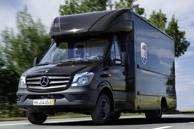 UPS setzt auf neue Zustellfahrzeuge, die auf dem Mercedes Sprinter statt auf dem eingestellten greren Vario basieren. Die charakteristische Dachhaube und die Schiebetr auf der Beifahrerseite bleiben erhalten