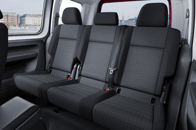 Die Sitzkonfiguration hat VW nicht modernisiert. Drei Einzelsitze gibt es ebenso wenig wie eine Lngsverstellung