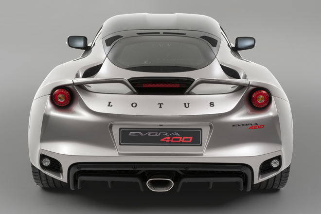 So fein wie ein Porsche ist ein Lotus lngst nicht gezeichnet. Das Design ist unruhig und bewusst auffllig