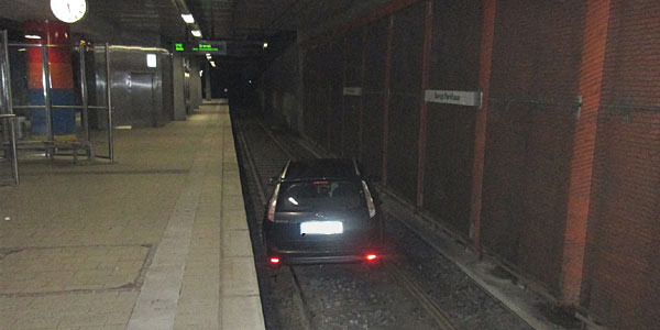 Panorama: Mit dem Auto durch den U-Bahn-Schacht
