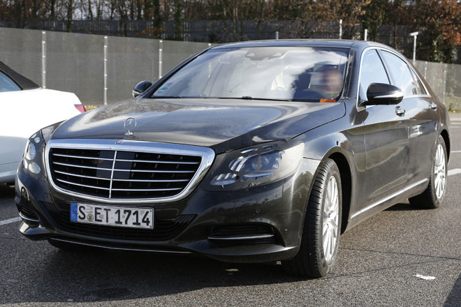 Sie verraten (und sollen dies wohl auch), dass der Autobauer das gerade vereinheitlichte Tagfahrlicht wieder ndert