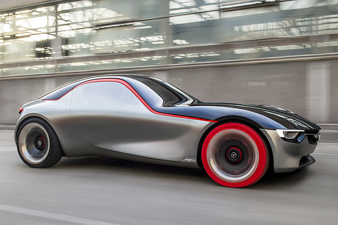 Der GT Concept verzichtet auf Türgriffe (stattdessen gibt es Sensorflächen), Außenspiegel (Kameras) und Scheibenwischer (nichts)