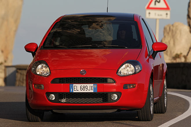 Um den aktuellen Punto hat sich Fiat lange nicht mehr gekümmert, er ist trotz des nach wie vor gelungenen Designs zum Ladenhüter verkommen