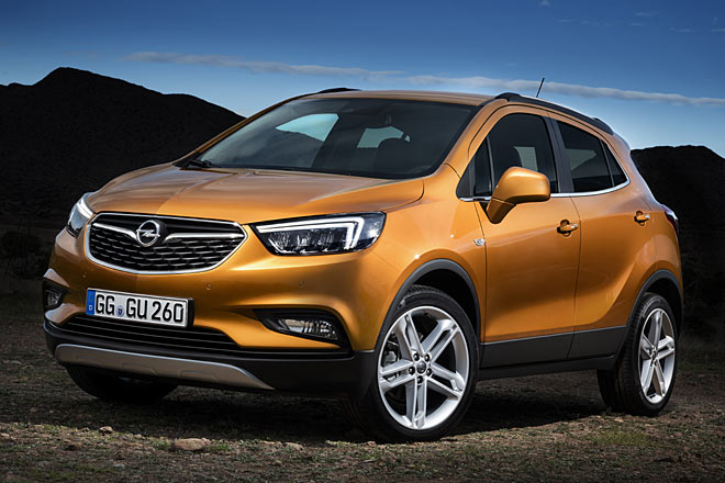 Die Seitenansicht bleibt Facelift-typisch unverändert, inklusive der unschönen Spiegelfüße