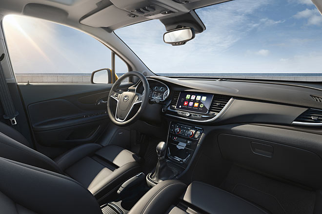 Deutlicher Fortschritt im Innenraum, was Design und Funktionalität angeht: Schönere Gliederung, größerer Touchscreen und endlich keine Schalterwüste mehr